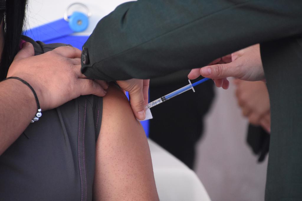 En México, se han documentado 9 mil 988 casos adversos que pueden atribuir a la vacuna.(ARCHIVO)