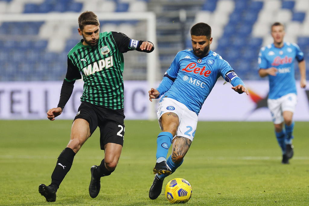 Un gol de penalti en el último suspiro de Fracesco Caputo le dio este miércoles al Sassuolo un empate 3-3 y frustró al Nápoles de Gennaro Gattuso, que perdió la oportunidad de asaltar los puestos de Liga de Campeones de la Serie A. (ESPECIAL) 