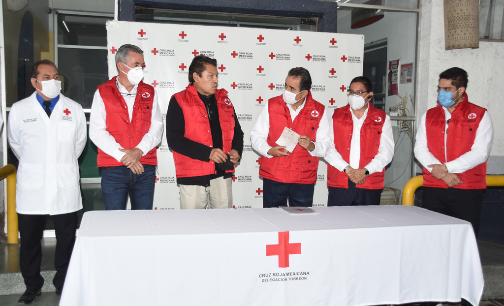 Los recursos entregados a la Cruz Roja Mexicana fueron recaudados por el Oxxo por medio del programa de Redondeo. (JESÚS GALINDO)