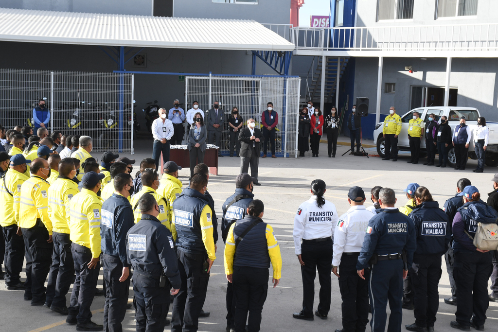 El alcalde de Torreón, Sergio Lara Galván, llamó a los policías y agentes viales a redoblar los esfuerzos en este año. (FERNANDO COMPEÁN)