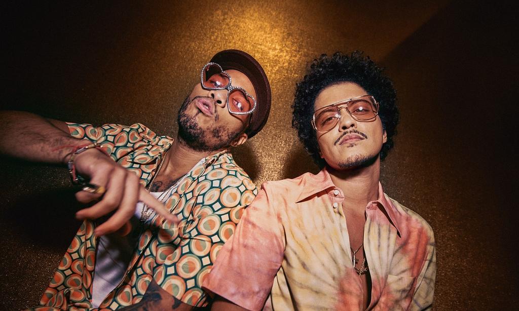 Bruno Mars ha lanzado este viernes el tema Leave The Door Open, primer anticipo del disco que tiene previsto publicar próximamente bajo la firma común de Silk Sonic junto al músico Brandon Paak, más conocido por su seudónimo de Anderson Paak.  (ESPECIAL)