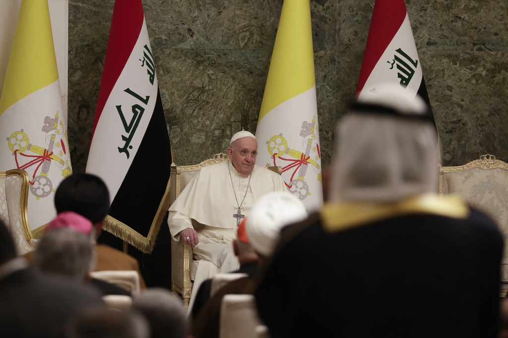 Ante el terror del extremismo islámico que se ha vivido en el país, el papa recordó que 'la religión debe estar al servicio de la paz'.