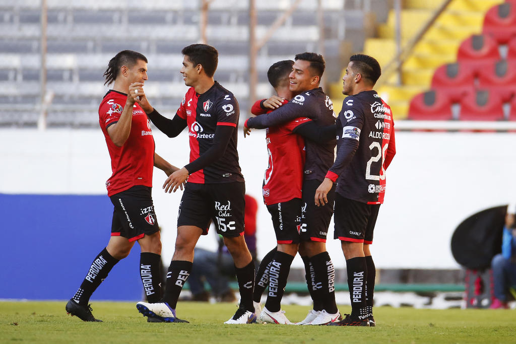 En el inicio de este sábado futbolero los Rojinegros del Atlas vencieron en el estadio Jalisco a los Bravos de Juárez 2-0 con lo que ya son siete partidos sin perder. (JAM MEDIA) 
