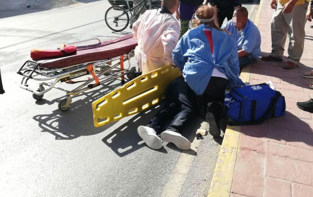 Un motociclista resultó lesionado tras ser impactado por un vehículo particular que se dio a la fuga frente a la colonia La Fuente de la ciudad de Torreón. (ARCHIVO)