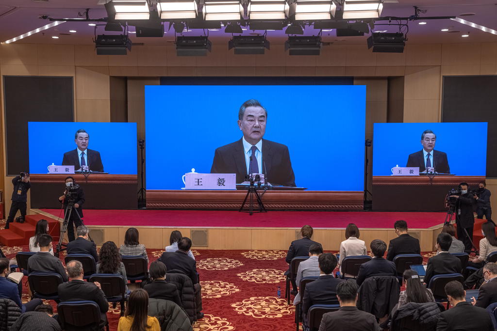 Las condiciones de Pekín son que Washington deje de 'difamar' a China con ataques que el ministro de Asuntos Exteriores, Wang Yi, tildó de 'maliciosos'. (EFE) 
