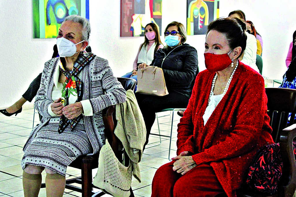 Reconocidas. Magda Briones y Oralia Esparza, figuras sobresalientes para la cultura y la academia en La Laguna.