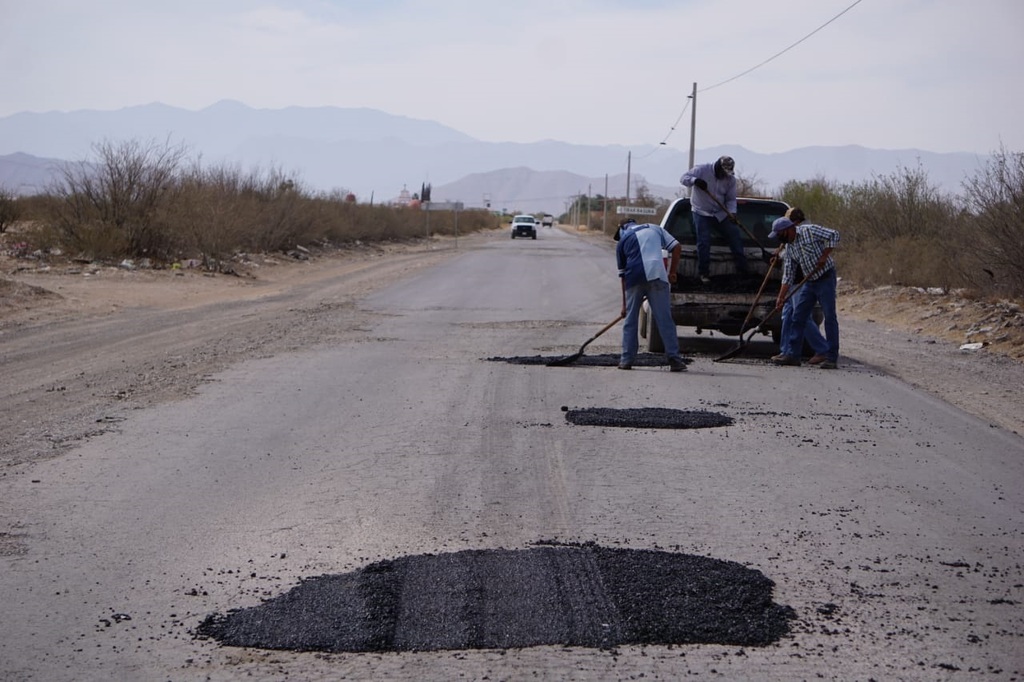 Realizan trabajos de rehabilitación 'momentáneo' en carretera que conduce a ejidos del sur. (EL SIGLO DE TORREÓN) 