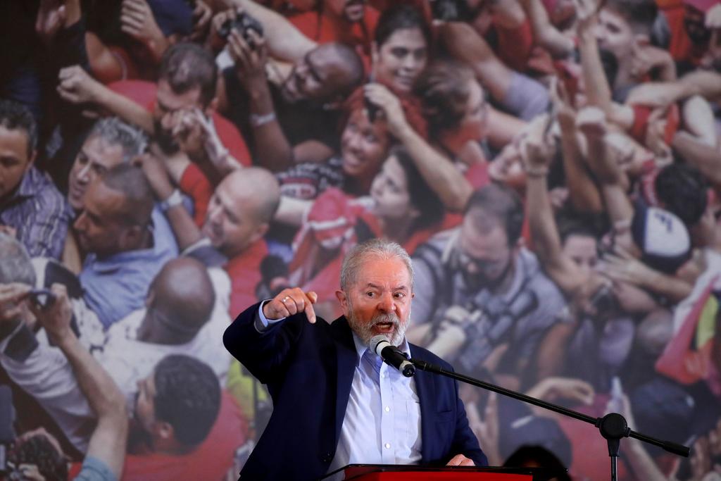El exgobernante brasileño Luiz Inácio Lula da Silva evitó este miércoles confirmar si está considerando la posibilidad de aspirar a un nuevo mandato presidencial y señaló que la decisión tendrá que adoptarla su partido el año que viene. (EFE) 
