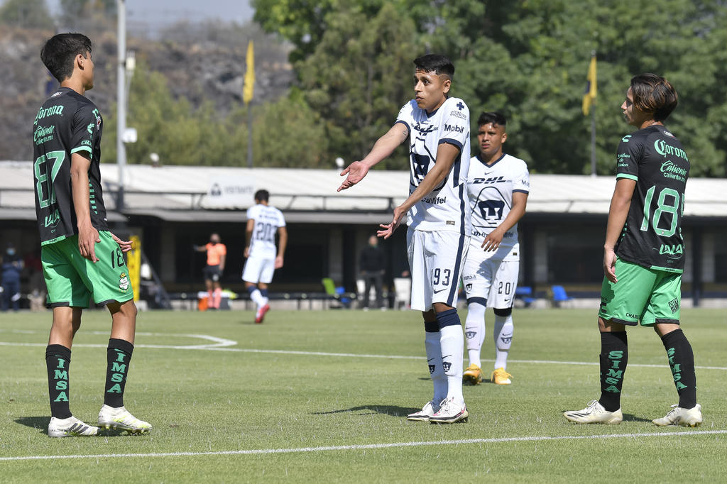 Este martes, la Comisión Disciplinaria recibió la solicitud que hizo el Club Santos Laguna para investigar al jugador de Pumas de la UNAM Sub-20, Oliver Enrique Pérez Zamora. (ESPECIAL)