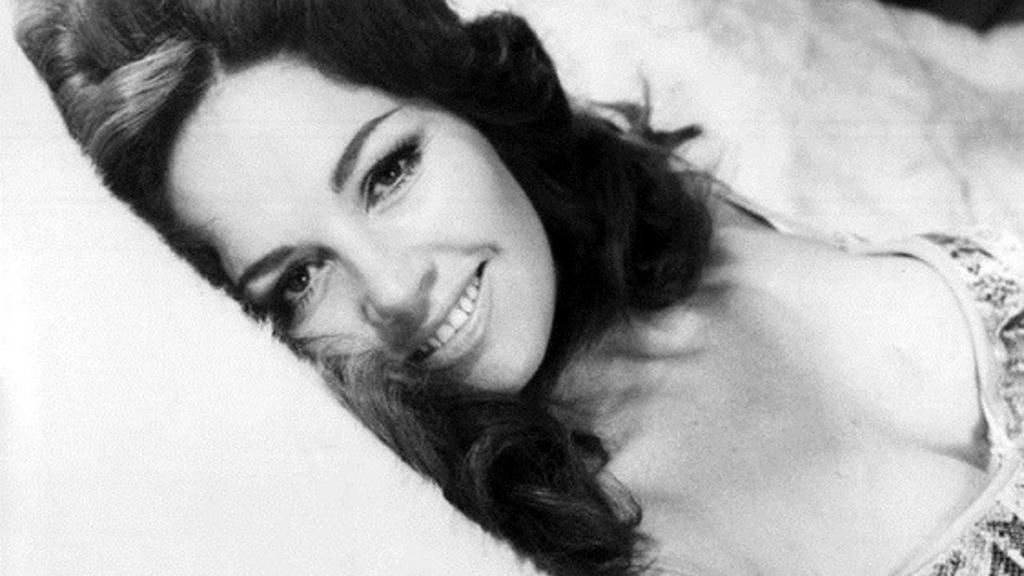 'Muere una mujer y nace una leyenda', así despiden a Isela Vega El