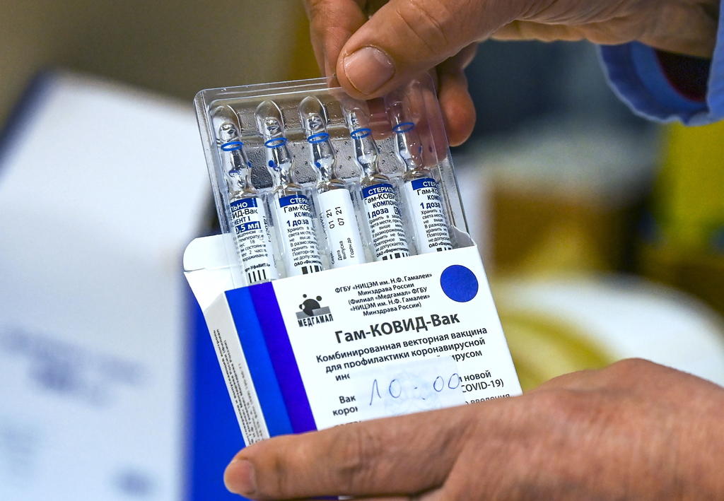 La vacuna rusa Sputnik V contra la COVID se fabricará en Serbia a partir del 20 de mayo próximo, informó hoy el Gobierno serbio en un comunicado en el que destaca que el país balcánico será así el primero de Europa en elaborar ese fármaco en su territorio. (ARCHIVO) 