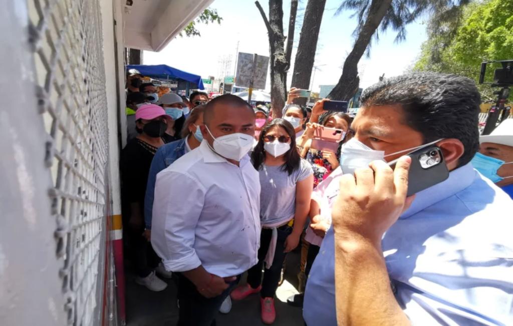 Montaño Pérez aseguró que llegaron de 'manera pacífica' para pedir el diálogo cuando se encontraron a la delegada federal que arribaba al edificio.
(EL UNIVERSAL)