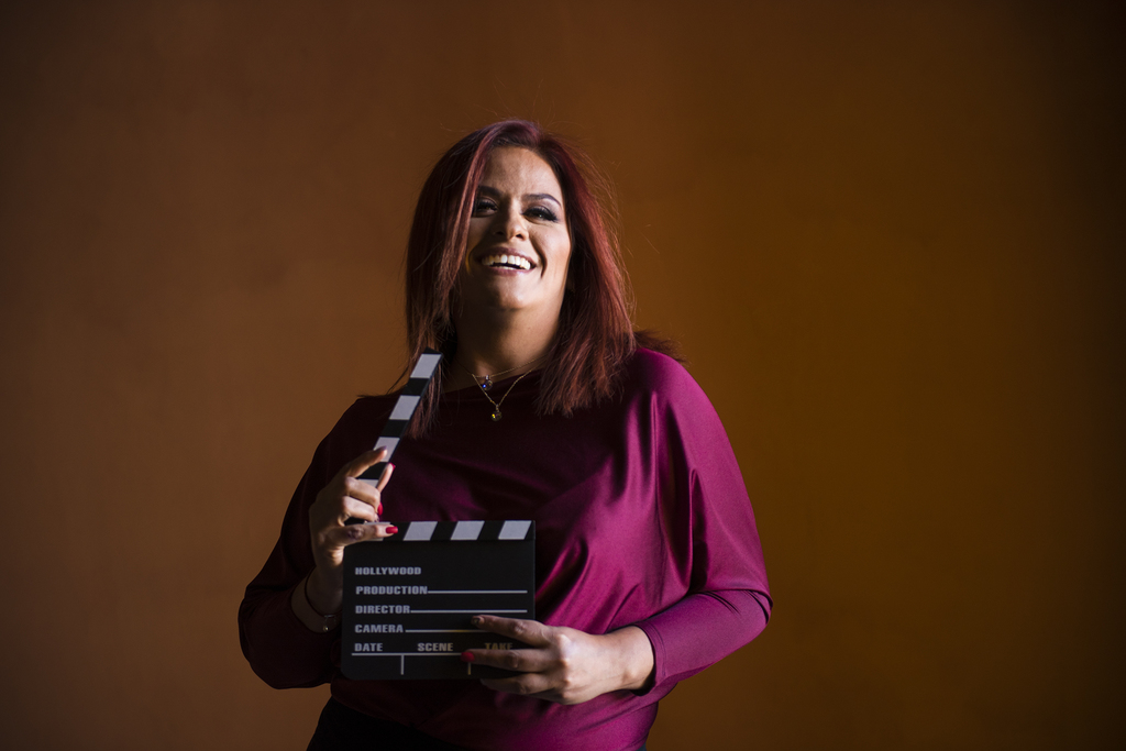 Apasionada. Vanessa Espinosa sonríe y da acción a la emoción que le provoca dedicar su vida al arte cinematográfico.