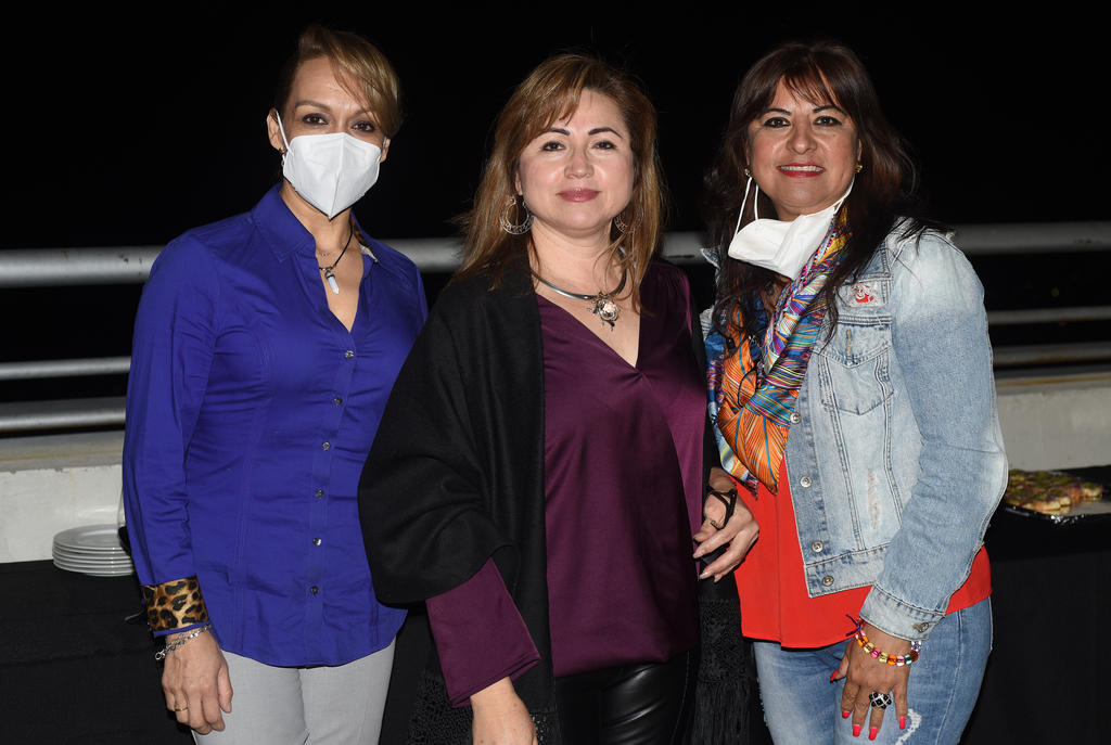 Cristina Rodríguez, Mary Carmen Reyes y Victoria Cedillo. (EL SIGLO DE TORREÓN / Jesús Galindo López)