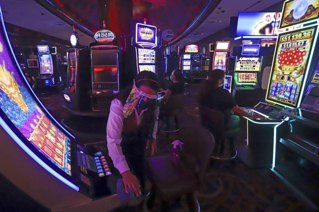 Los casinos y los parques de diversiones estarán abiertos ambos con un servicio hasta las 20:00 horas y con un aforo del 20 %. (ARCHIVO)