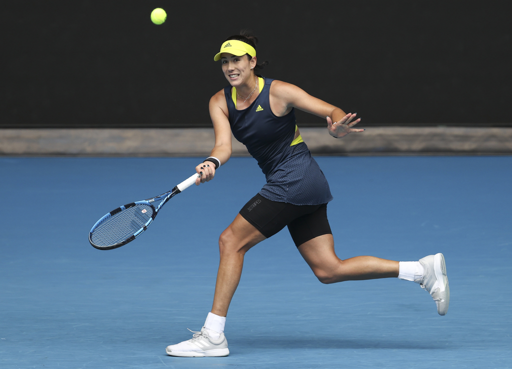 Garbiñe Muguruza se impuso 6-4, 7-6 a Elise Mertens y se enfrentará en la final a la checa Barbora Krejcikova. (ARCHIVO)