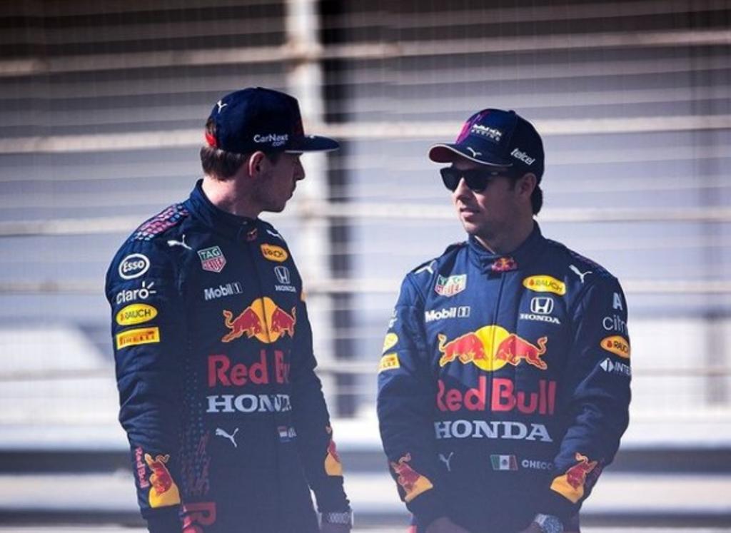 Sergio Pérez (Red Bull) también ha tenido una buena sesión con un tercer puesto a 263 milésimas de Ricciardo. (ESPECIAL)