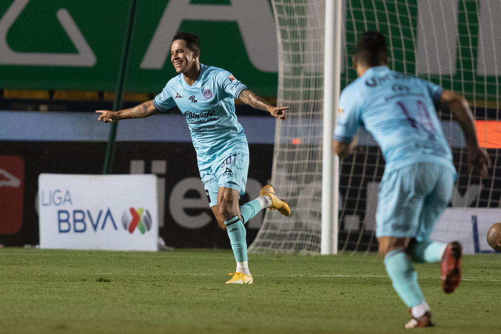 Giovanni Augusto celebra luego de marcar el segundo tanto, en la victoria del Mazatlán FC 2-1 sobre los Tigres.