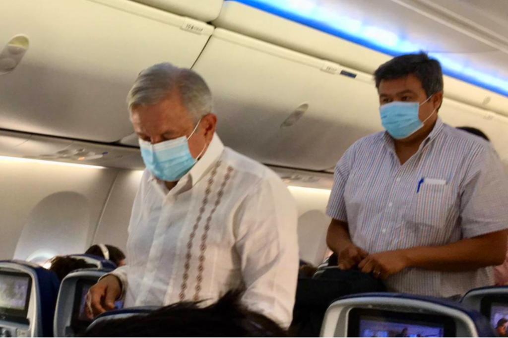Al concluir su gira de trabajo de tres días por Sinaloa, Nayarit y Jalisco, el presidente Andrés Manuel López Obrador regresa -en vuelo comercial- a la Ciudad de México. (ESPECIAL)