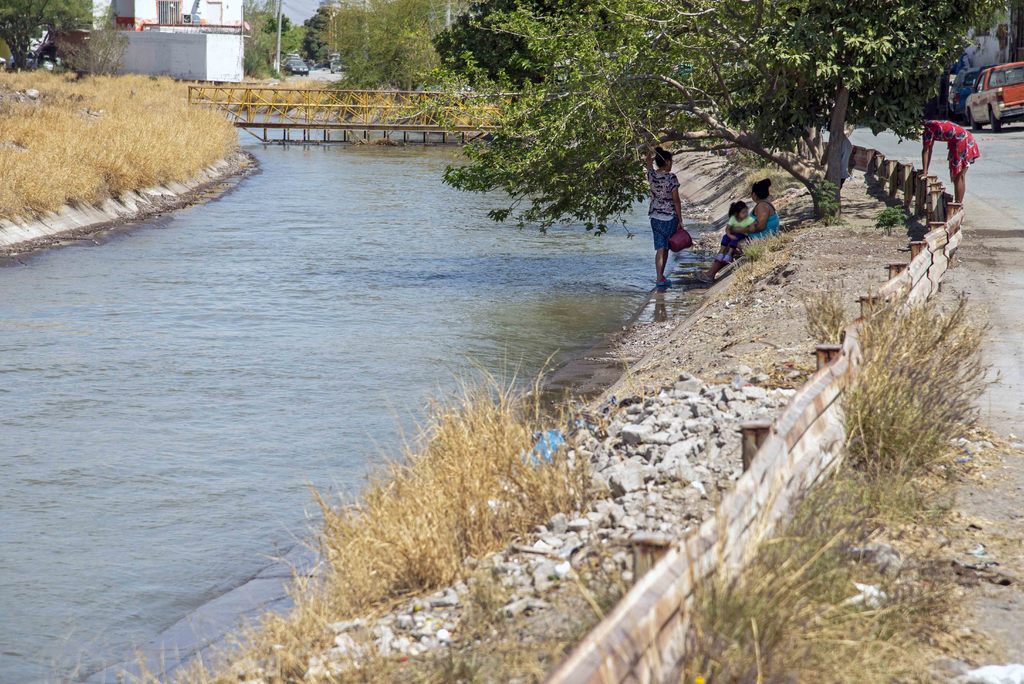 Las autoridades realizarán rondines en los canales de riego para impedir el ingreso de personas.