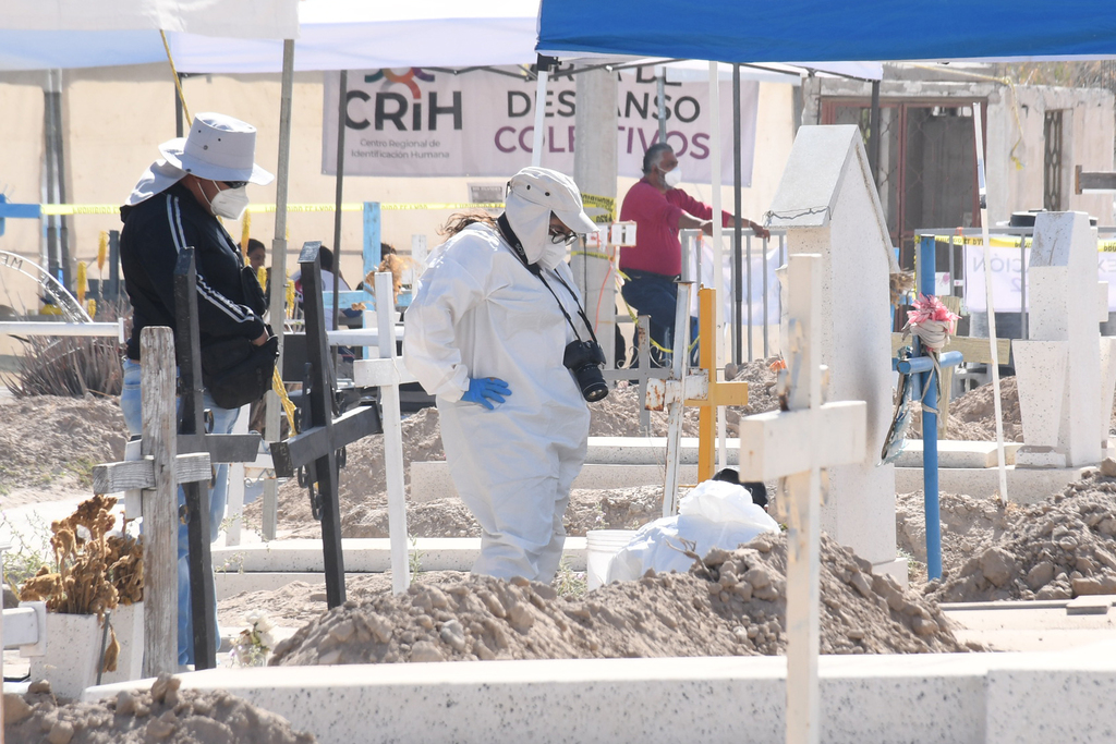 El equipo multidisciplinario del CRIH estará en el cementerio hasta el día 26 de marzo en los trabajos de exhumación masiva.