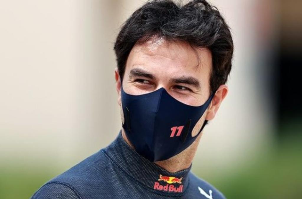 El mexicano Sergio Pérez (Red Bull) marcó el mejor tiempo en la última sesión matinal de test en Baréin, donde los equipos de Fórmula Uno empiezan a preparar oficialmente el inicio de la temporada 2021. (ESPECIAL)