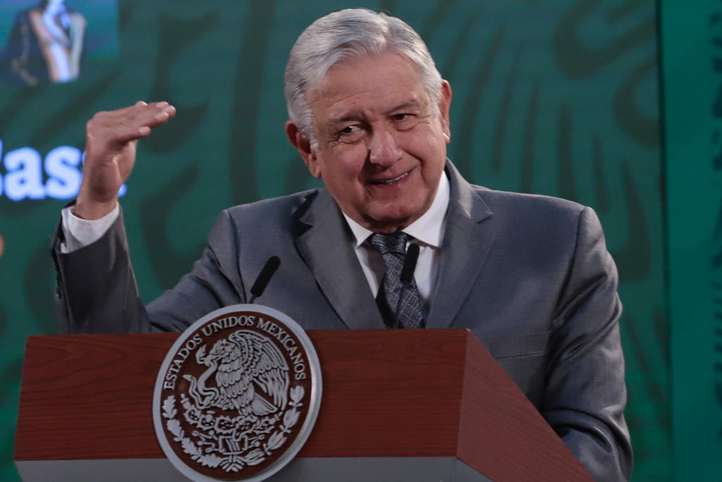 El presidente Andrés Manuel López Obrador llamó a la población mexicana a no confiarse y seguir acatando las medidas de sana distancia contra el COVID-19, pues no se puede descartar que haya una tercera ola de contagios en México. (ARCHIVO)
