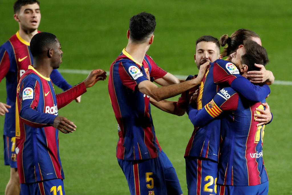 Dos tantos de Leo Messi, uno de Antoine Griezmann y otro de Óscar Mingueza, que se estrenó como goleador en el primer equipo del Barcelona, invalidaron el tanto de Rafa Mir de penalti para el Huesca y dieron el triunfo por 4-1 a los azulgranas en el Camp Nou. (EFE)
 