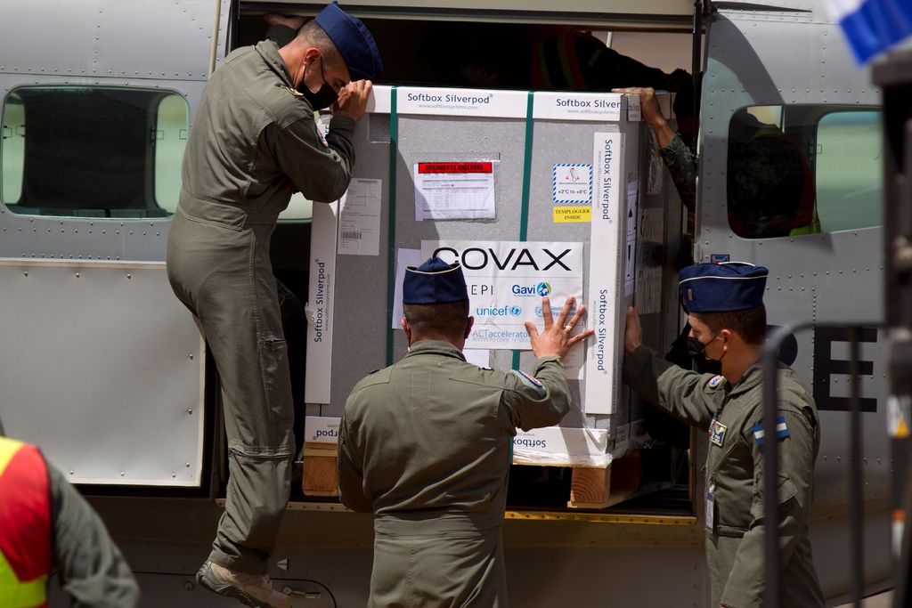 Solo en Centroamérica, El Salvador, Guatemala, Nicaragua, y Honduras han recibido las remesas de AstraZeneca a través de Covax. (EFE) 