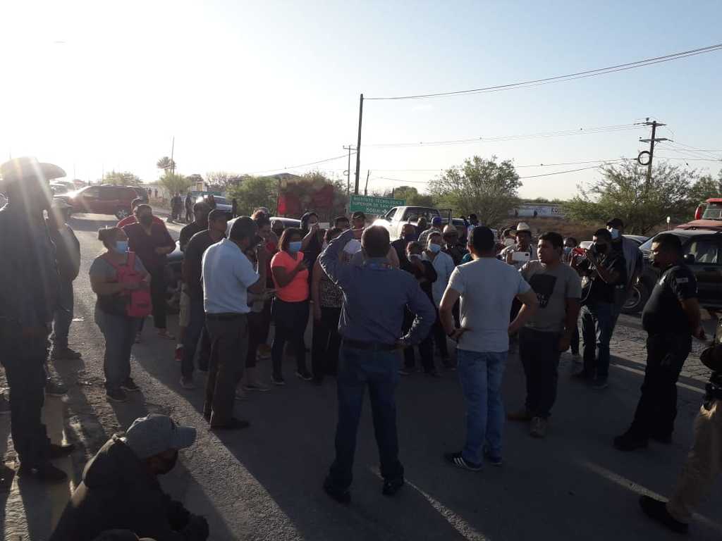 Manifestantes aseguran que fueron retirados de forma violenta. (EL SIGLO DE TORREÓN)