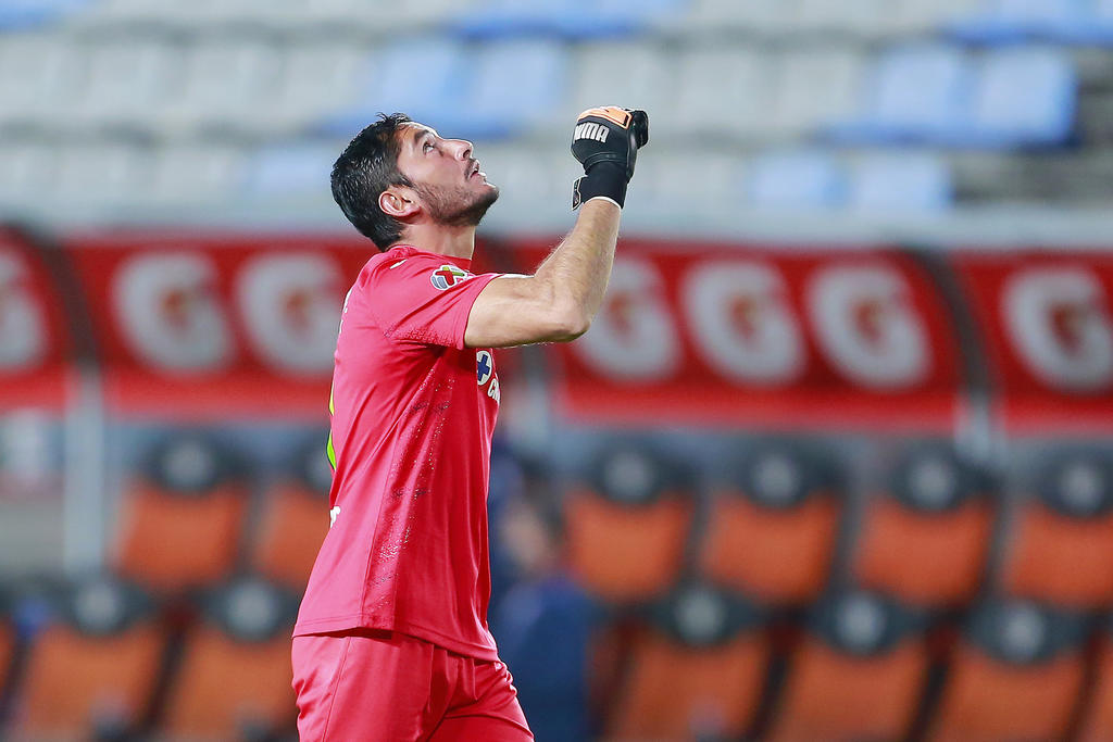 Jesús Corona asegura que hay acercamientos para renovar con Cruz Azul. (JAM MEDIA)