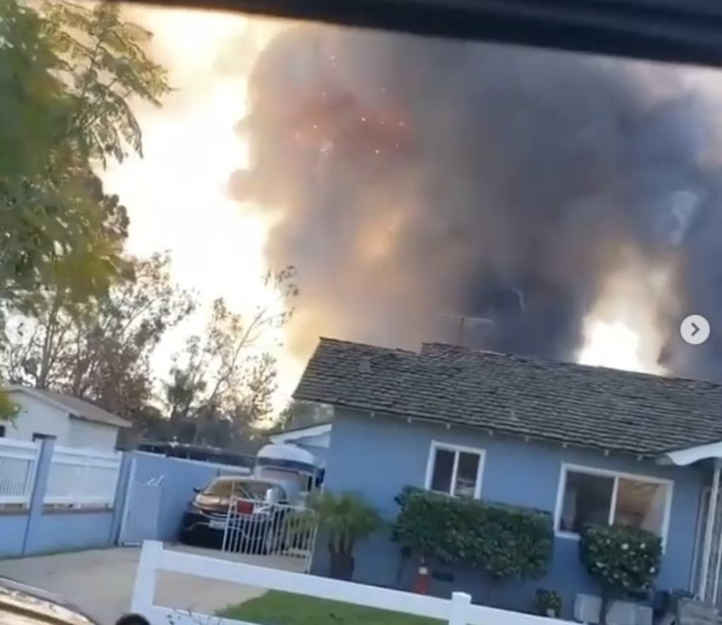 Una gran explosión se registró este martes en Ontario, California, Estados Unidos, lo que provocó el despliegue de los servicios de emergencias. Se desconoce si hubo víctimas. (ESPECIAL)