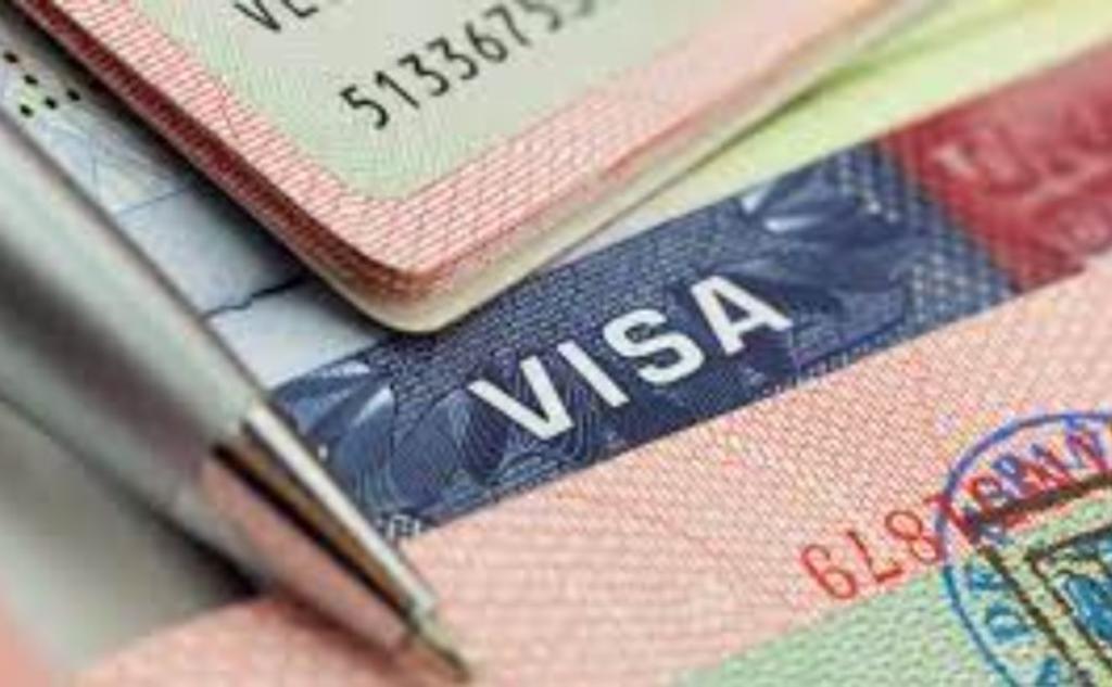 Este martes la embajada de Estados Unidos en México compartió un comunicado donde se extiende la elegibilidad de solicitantes que podrán renovar la visa americana sin necesidad de tener una entrevista con un oficial del consulado. (Especial) 