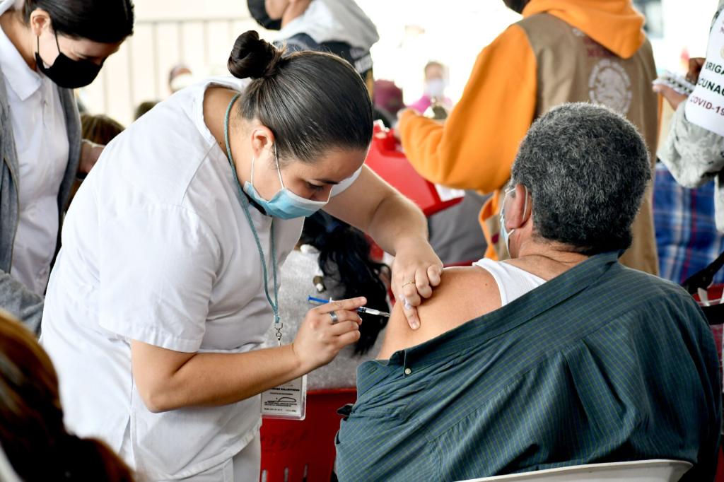 Las autoridades estatales y municipales lanzaron la campaña para el registro de personas mayores que no se vacunaron.