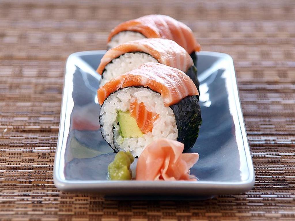 La promoción atrajo a varios entusiastas del sushi. (INTERNET)