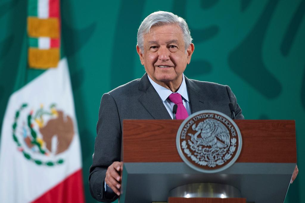 En conferencia de prensa, el titular del Ejecutivo federal adelantó que a mediodía en Tabasco, en la celebración que encabezará por el LXXXIII aniversario de la Expropiación Petrolera hablara sobre el tema.
(EL UNIVERSAL)