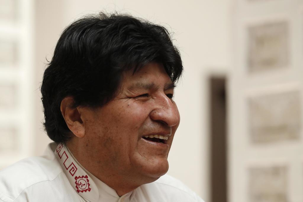 El expresidente de Bolivia Evo Morales fue recibido este jueves con abucheos y 'huevazos' en la ciudad de Monteagudo, en el departamento de Chuquisaca, donde un grupo de personas intentó impedir el paso de la caravana en la que se desplazaba el también líder del gubernamental MAS. (ARCHIVO) 
