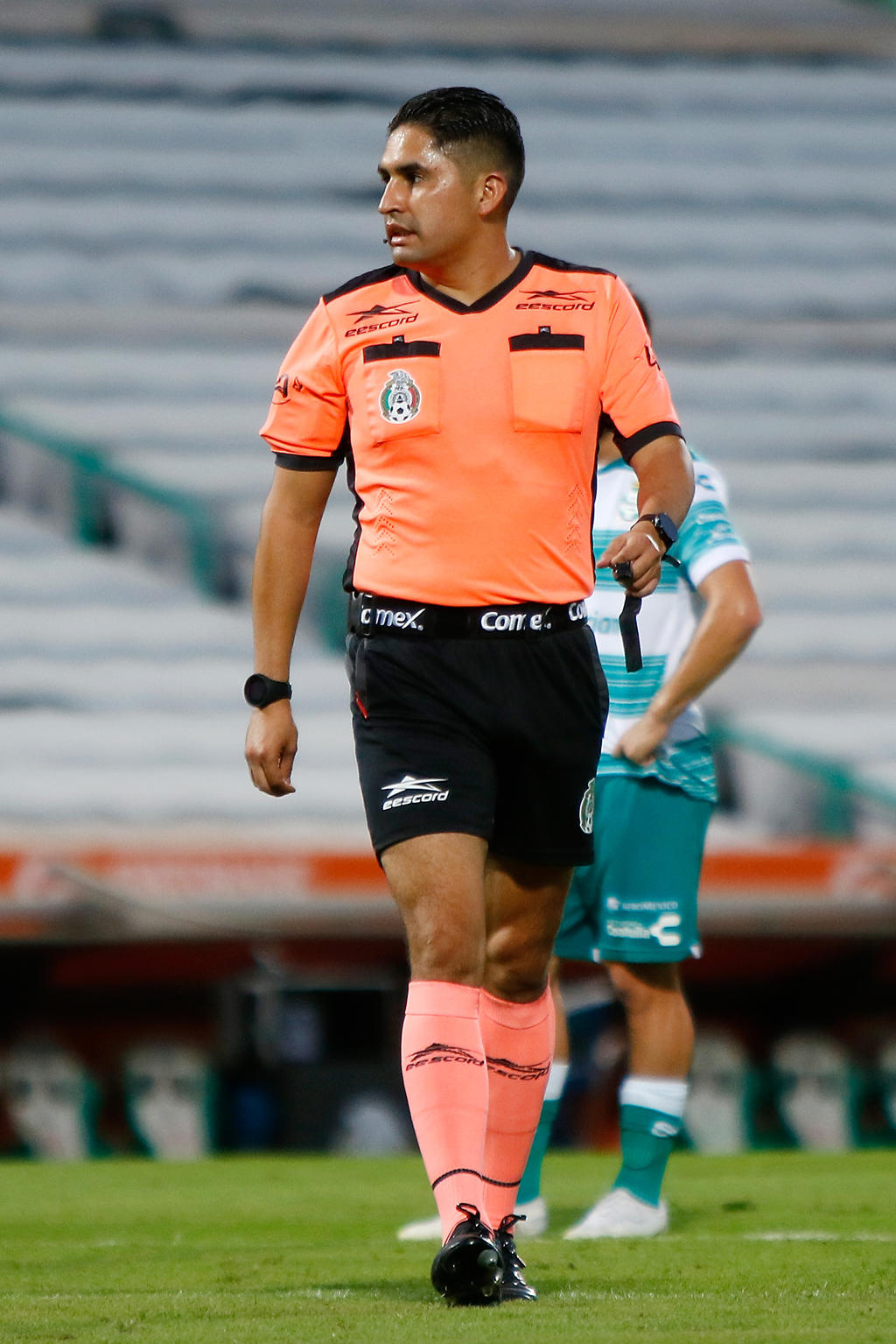 El silbante capitalino Oscar Mejía García, fue designado por la Comisión de Árbitros, para dirigir el duelo del próximo domingo en el Estadio Corona entre Santos Laguna y el León.
