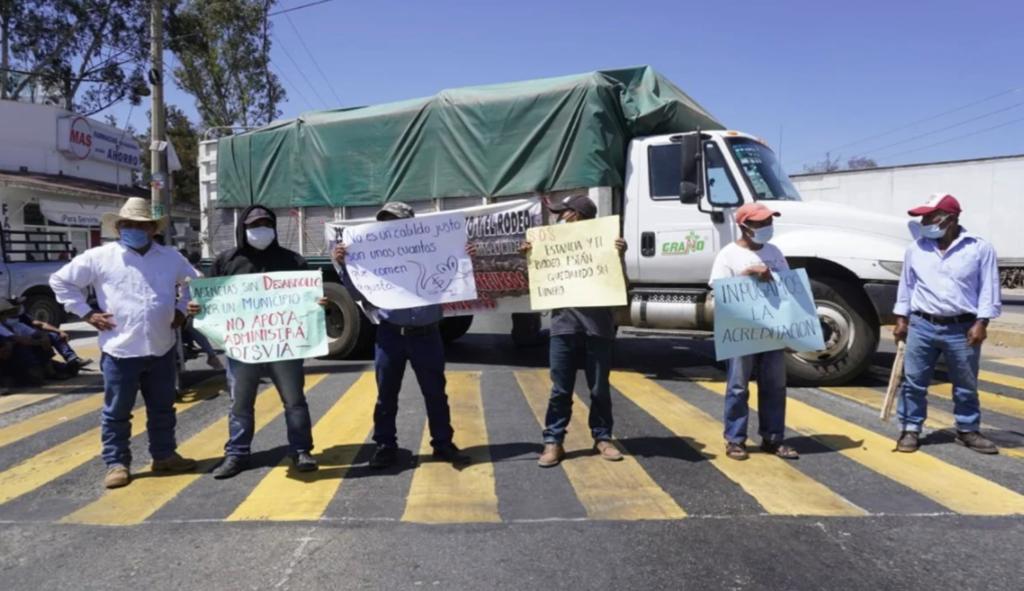 Este viernes activaron un bloqueo carretero en el crucero de Hacienda Blanca, en la ciudad de Oaxaca, bajo esa demanda.
(EL UNIVERSAL)