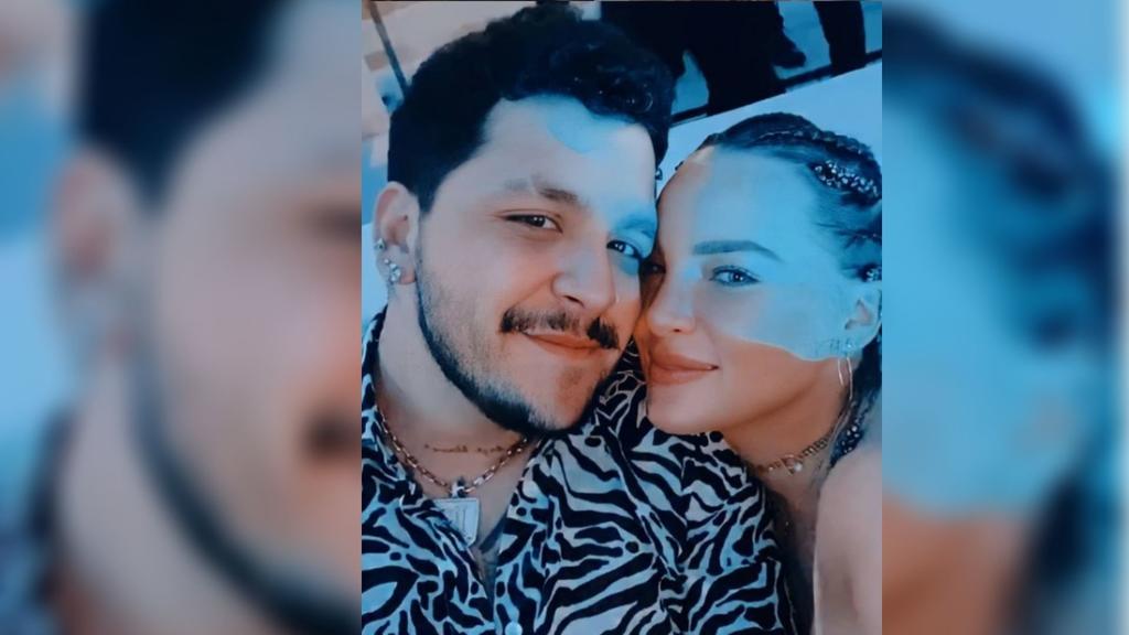 La relación de Belinda y Christian Nodal es una de las que más ha dado de qué hablar en el último año, desde iniciaron a trabajar juntos en La Voz Azteca, donde mucho se especulaba sobre la química que había entre ellos, hasta que luego confirmaron su noviazgo. (ESPECIAL)
