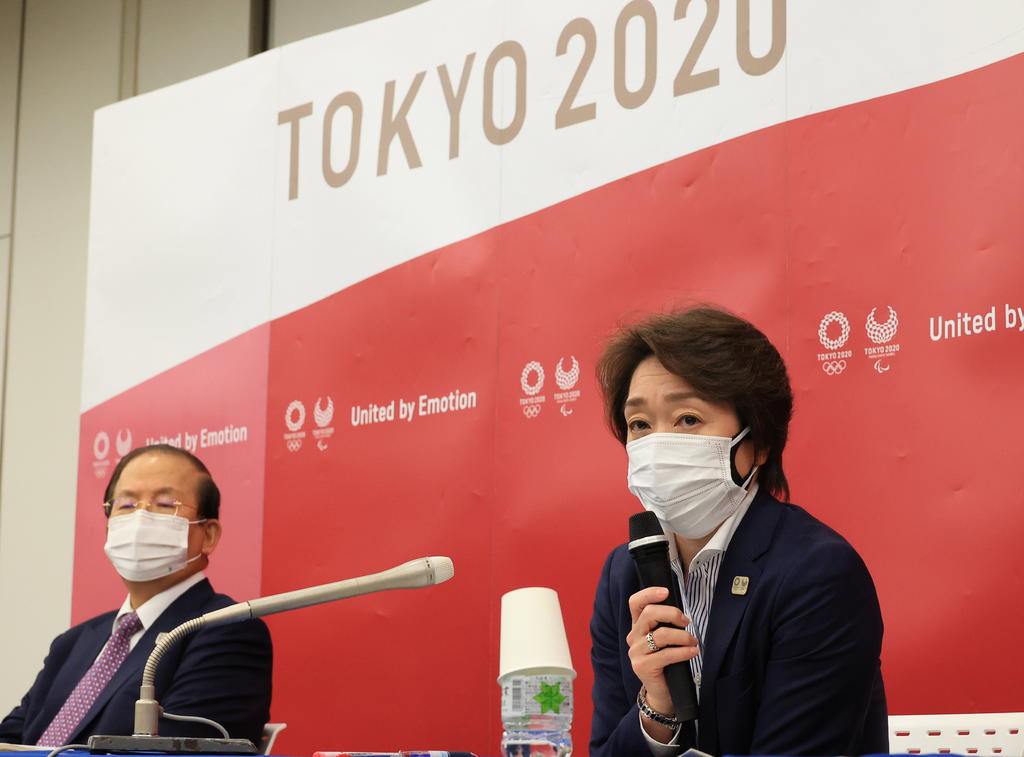 La decisión fue confirmada por la ministra nipona a cargo de los Juegos Olímpicos, Tamayo Marukawa, al término de una reunión con los presidentes del comité organizador de Tokio 2020, el Comité Olímpico Internacional (COI), el Comité Paralímpico Internacional (CPI) y la gobernadora de Tokio, Yuriko Koike.
(EFE)