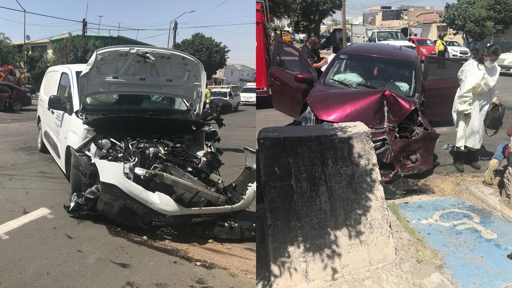 Una persona lesionada y daños materiales de consideración, fue el saldo de un accidente vial que se registró la tarde de este sábado en la ciudad de Torreón. (ESPECIAL)
