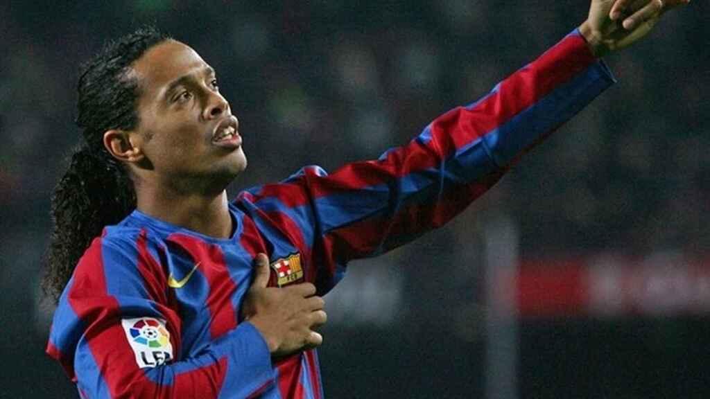 Este 21 de marzo hay fiesta en el deporte mundial, pues el exastro Ronaldinho celebra 41 años de edad. (Especial) 