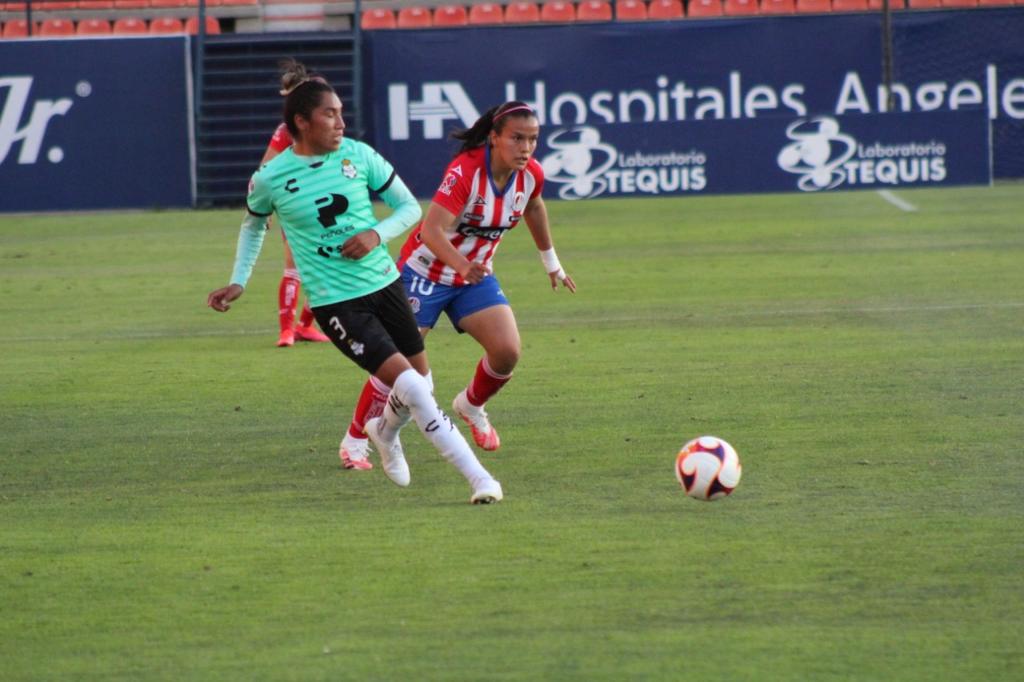 Una vez más en la Liga MX Femenil, las Guerreras no pudieron conservar el marcador y en la última jugada del encuentro, fueron empatadas 2-2 por el Atlético del San Luis, en partido celebrado la tarde de este domingo en el Estadio Alfonso Lastras Ramírez. (ESPECIAL) 
