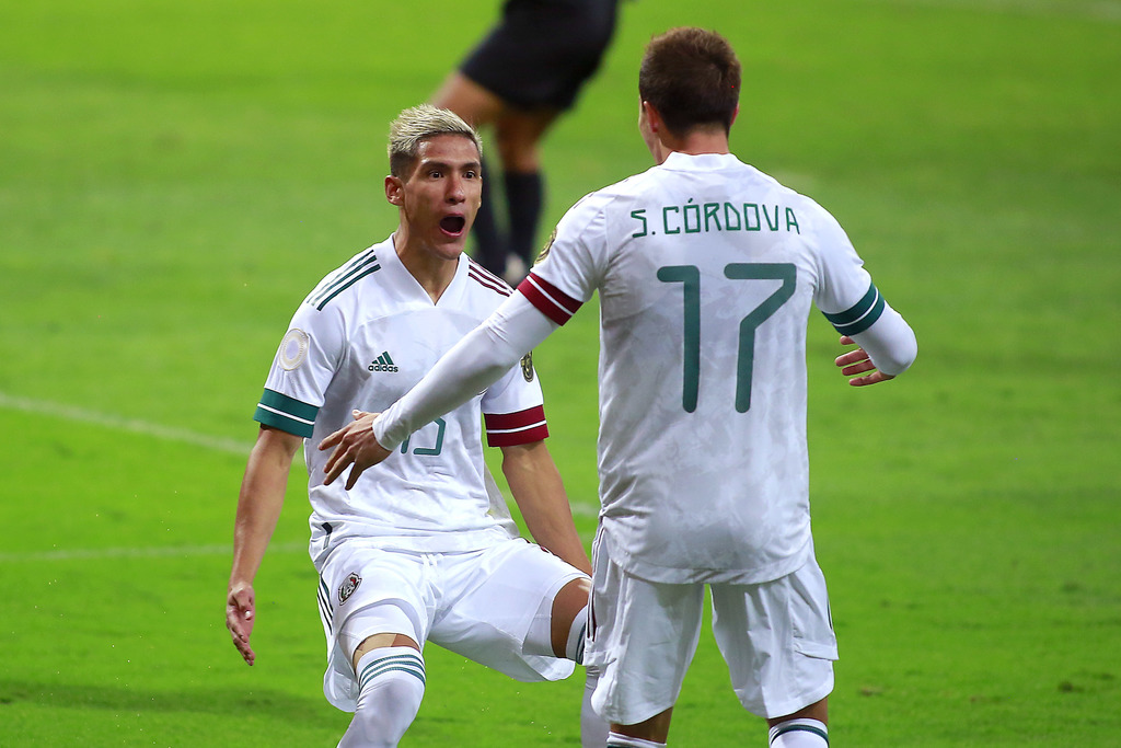 Uriel Antuna (i) y Sebastián Córdova marcaron gol, en la victoria de la Selección Mexicana Sub-23 3-0 sobre Costa Rica. (JAM MEDIA)