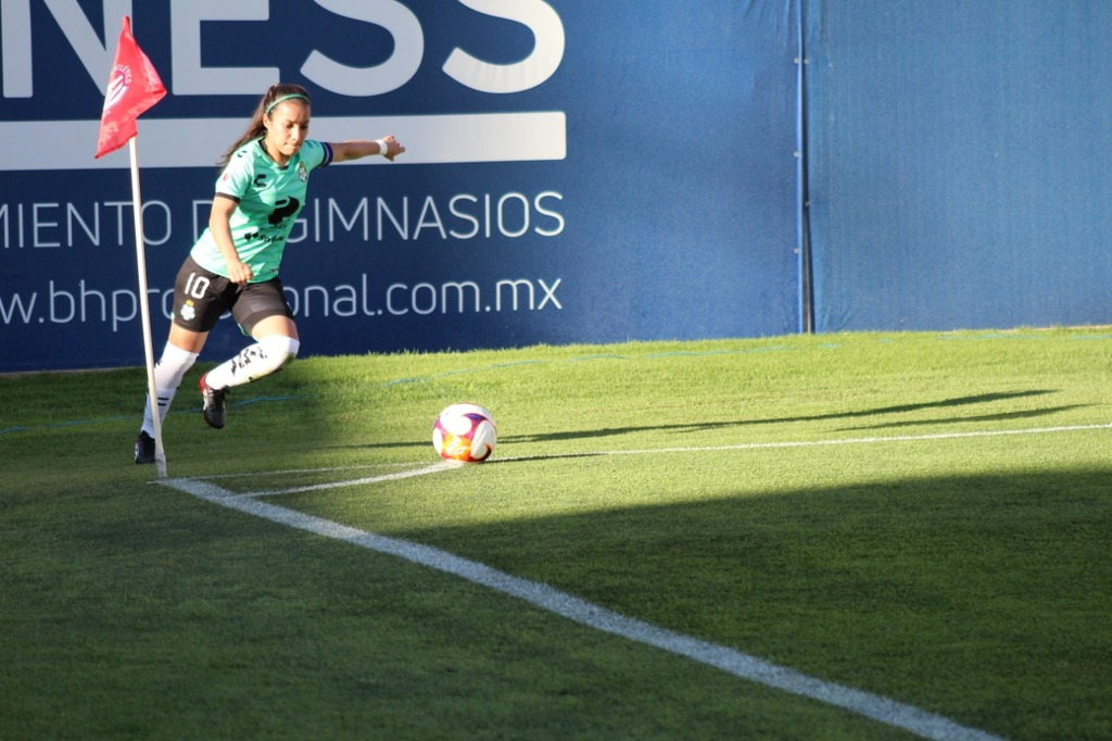 Cinthya Peraza marcó los dos goles de Santos en el empate 2-2 frente al San Luis. (CORTESÍA)