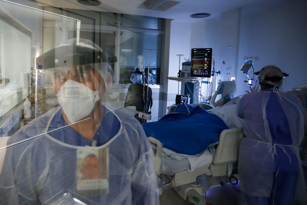 El Gobierno de Brasil pidió este lunes auxilio a la industria médica para encontrar soluciones ante la escasez de insumos para la intubación de pacientes con COVID-19, una enfermedad que ya deja cerca de 300,000 muertos en el país y unos 12 millones de casos confirmados. (EFE)
