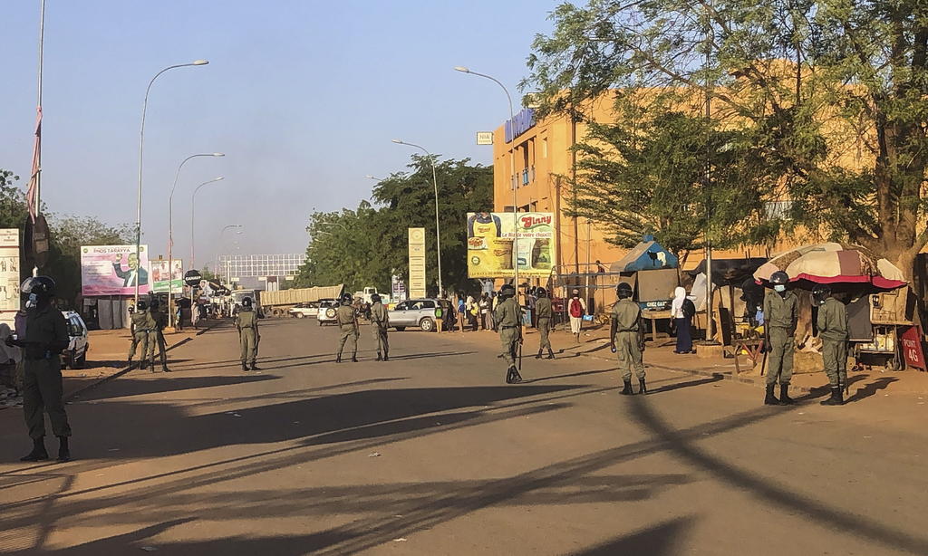 Hombres armados a bordo de motocicletas atacaron varias aldeas ubicadas cerca de la conflictiva frontera de Níger con Mali, dejando al menos 137 muertos, informó el lunes el gobierno nigerino. (ARCHIVO)