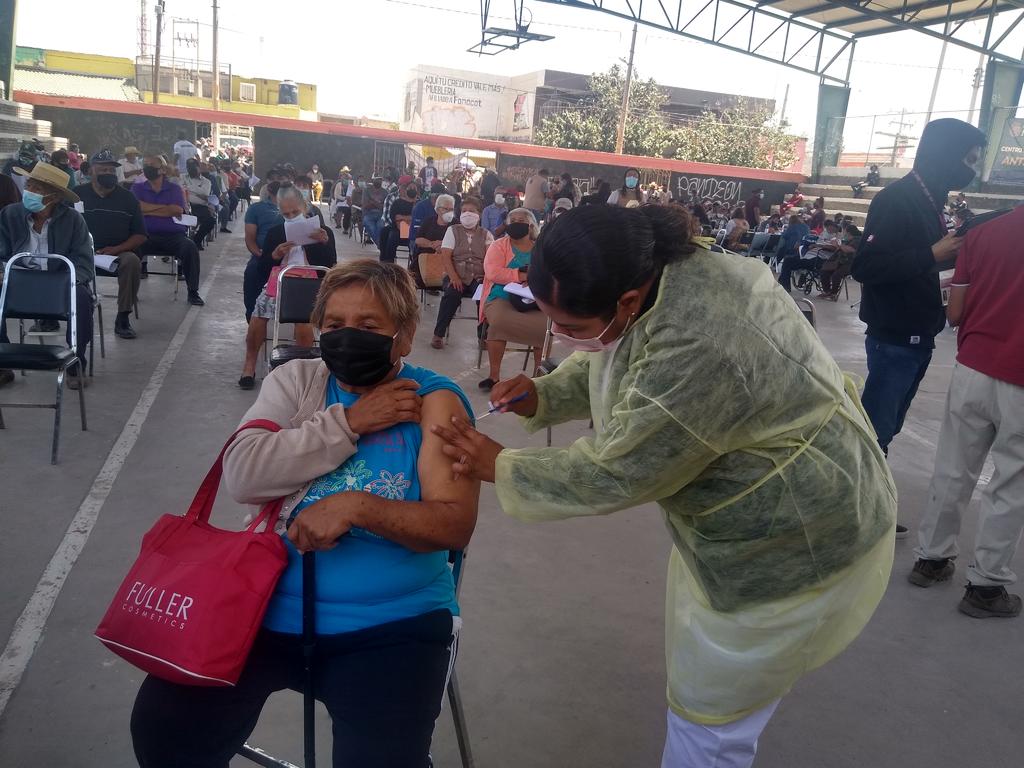Solo un 8.9 por ciento del total de personas adultas mayores de 60 años ha sido vacunada contra el COVID-19 en La Laguna de Coahuila. (EL SIGLO DE TORREÓN)