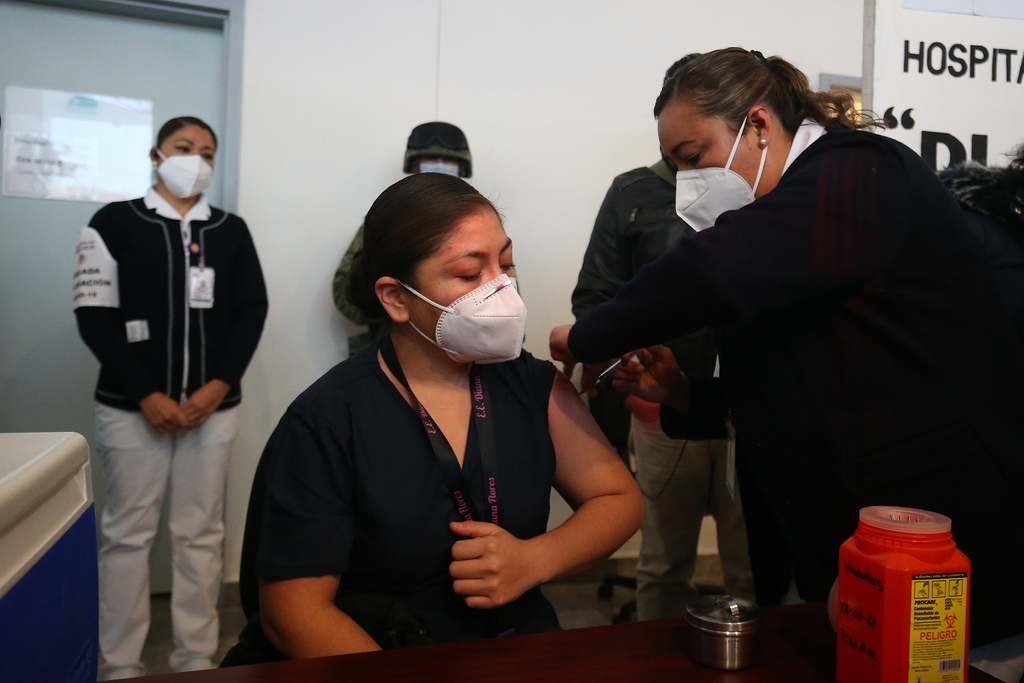 Hasta el momento solo la mitad del personal de salud ha sido vacunada contra el COVID y de todos ellos apenas el 30 por ciento tiene las dos dosis. (EL SIGLO DE TORREÓN) 